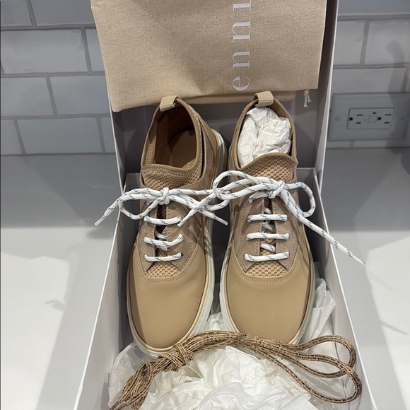 Jenni Kayne Trainer Sneaker—Color: Natural—BEAUTIFUL!!  Comfortable!! New in Box - Picture 1 of 8